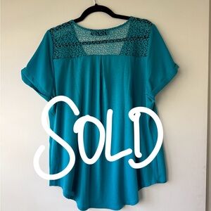 🚫SOLD🚫Apt. 9 Teal Zip-Front Short Sleeve Blouse with Lace Shoulders
